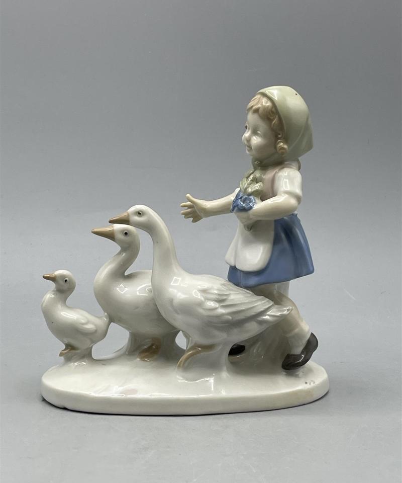 Vintage Tyttö ja Hanhet posliini figuuri, GDR