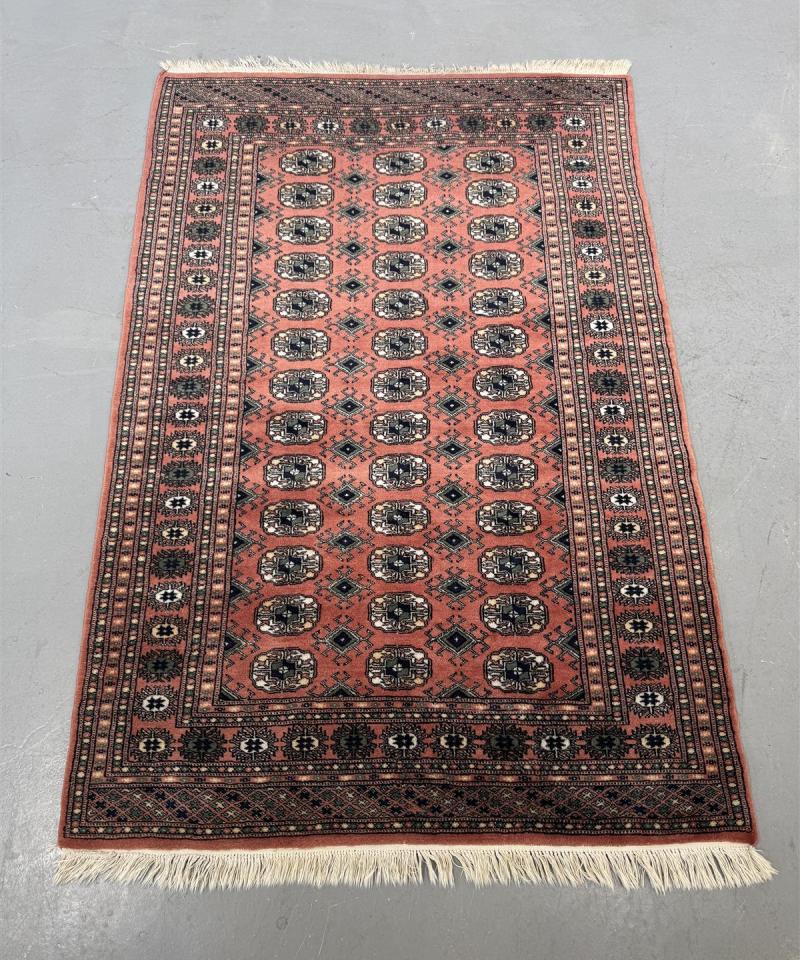 Itämainen käsin solmittu matto 126x187