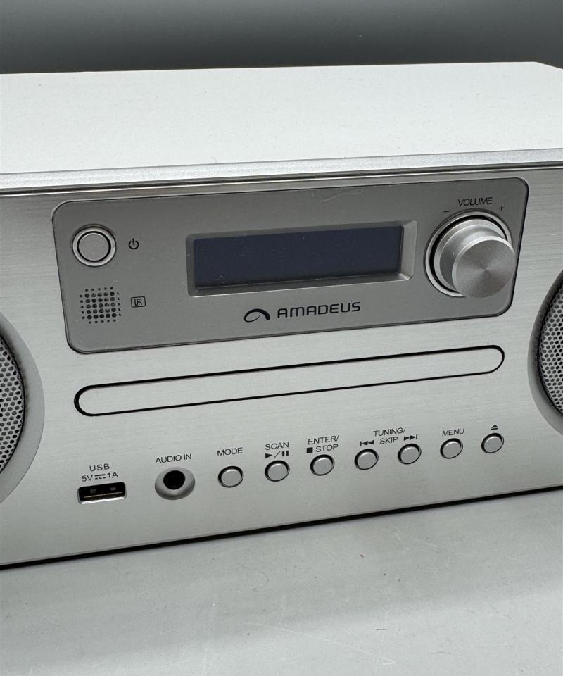Amadeus Cavato CD Micro radio soitin