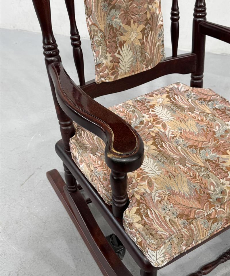 Keinutuoli puu jousella