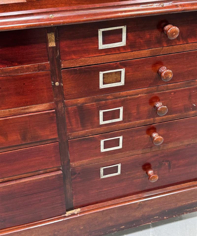 Vintage kaksipuolinen vitriini lipasto