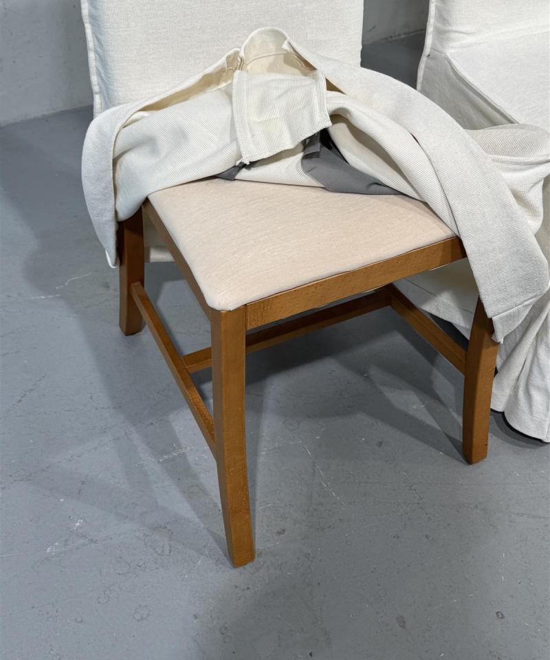 Ruokatuolit, valkoisella helmakankaalla (4 kpl)