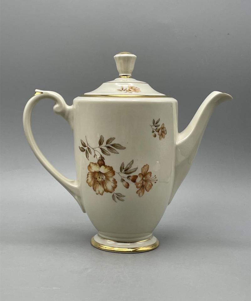 Arabia Myrna kahviastiasto 42-osaa, Olga Osol