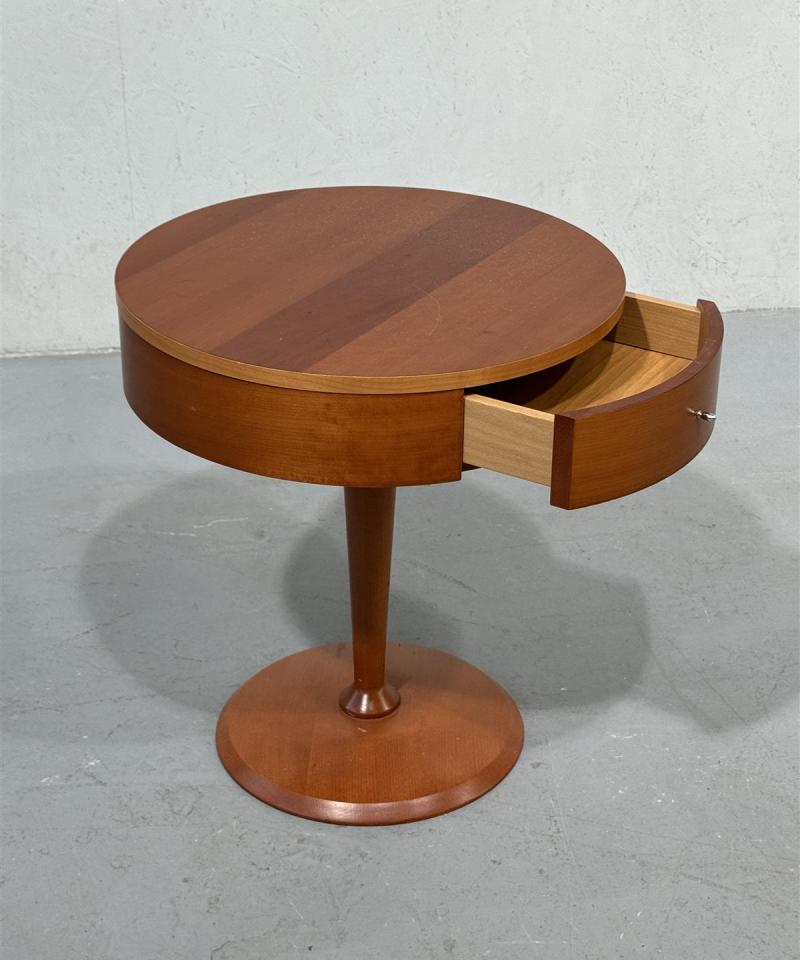 Calligaris pyörivä sivupöytä laatikolla