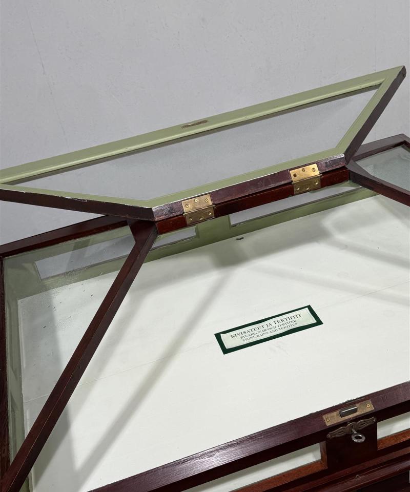 Vintage kaksipuolinen vitriini lipasto