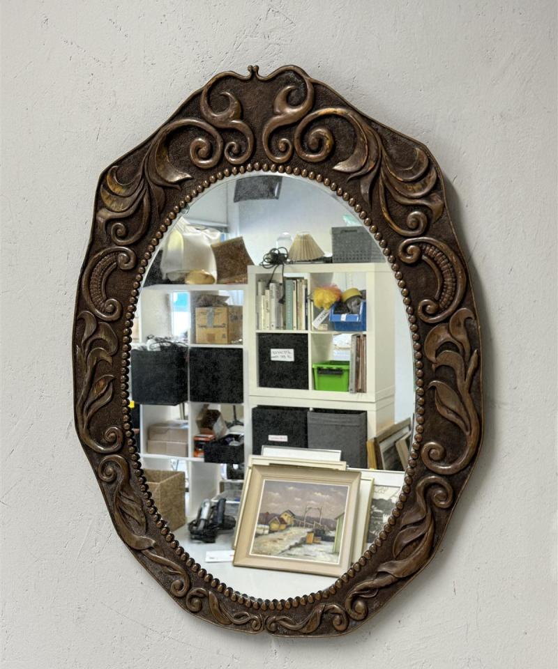 Kuparipeili koristeellisella kehyksellä