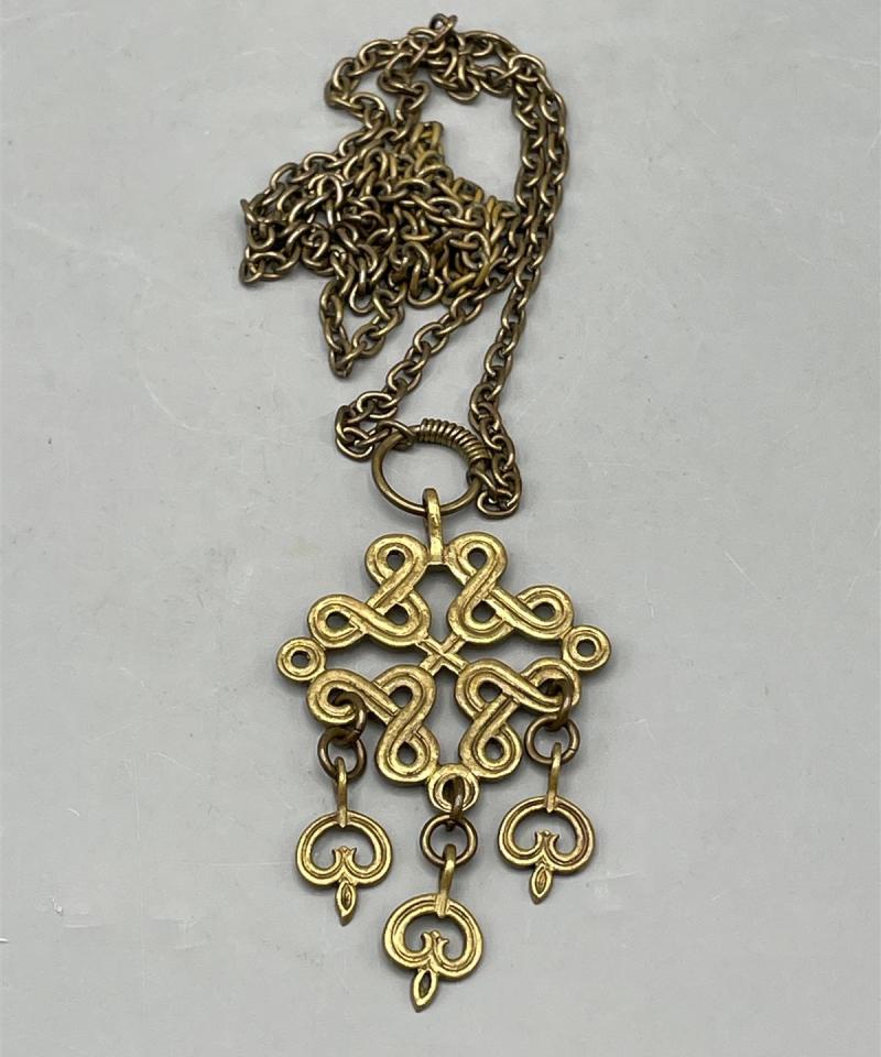 Kalevala Koru ”Karjalainen nauhapunos” pronssi