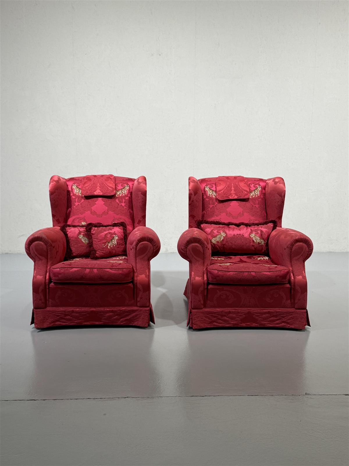 Vintage "Tiikeri" nojatuolit, punaiset (2 kpl)