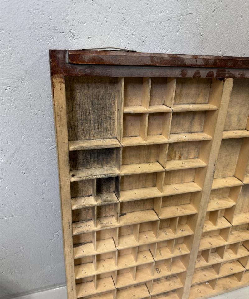 Kasti puulokerikko seinälle