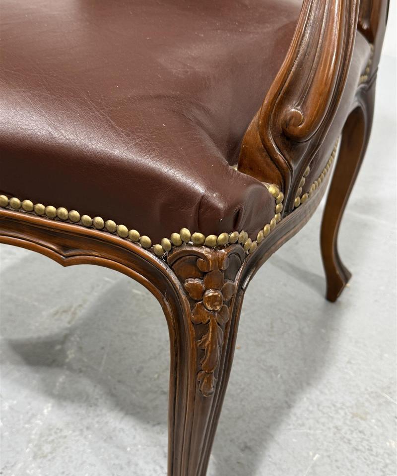 Rokokoo nojatuoli nahkaverhoilu