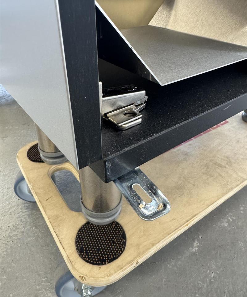 Säilytyskokonaisuus lipastoilla