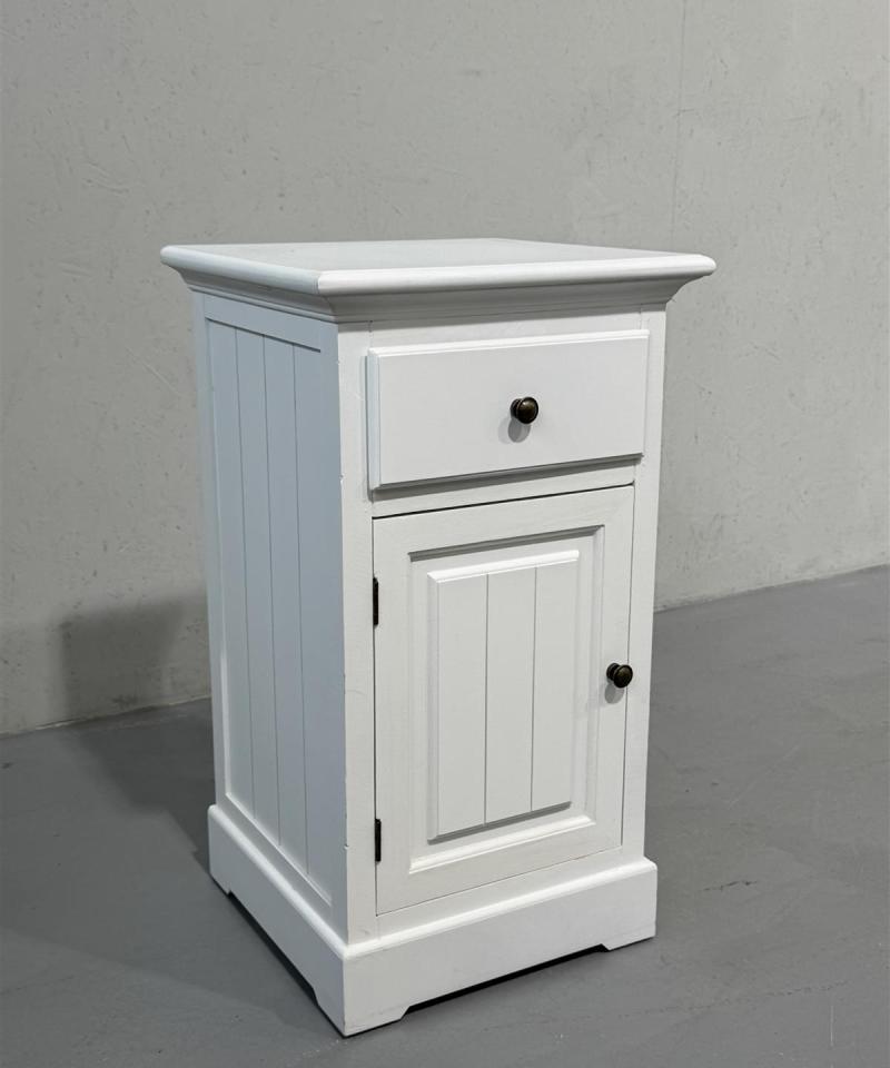 Yöpöytä, valkoinen