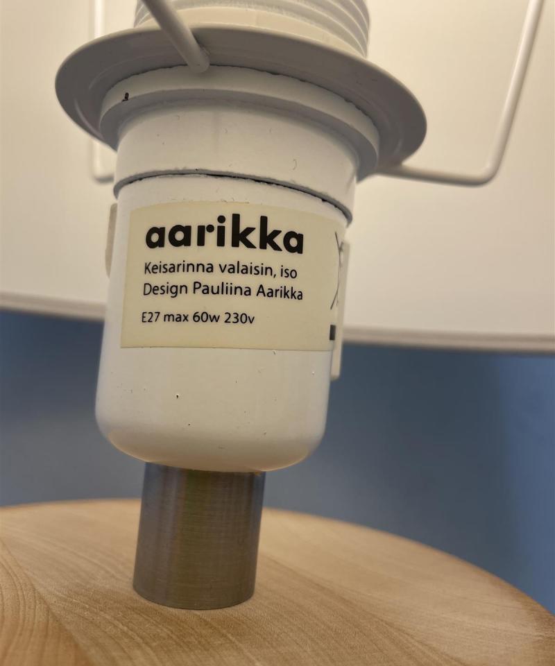 Aarikka Keisarinna pöytävalaisin, Pauliina Aarikka