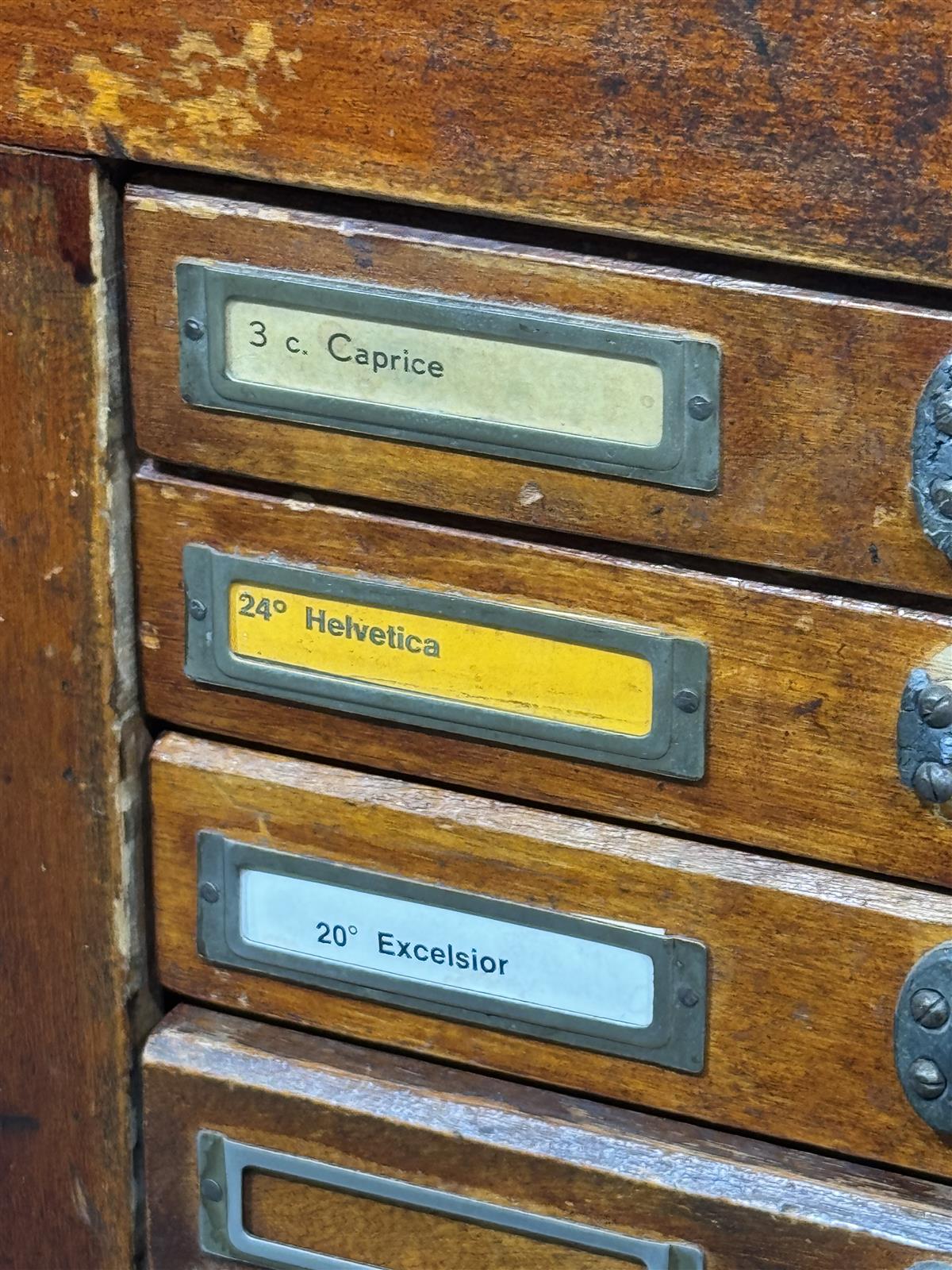 Vintage kirjasinlaatikosto