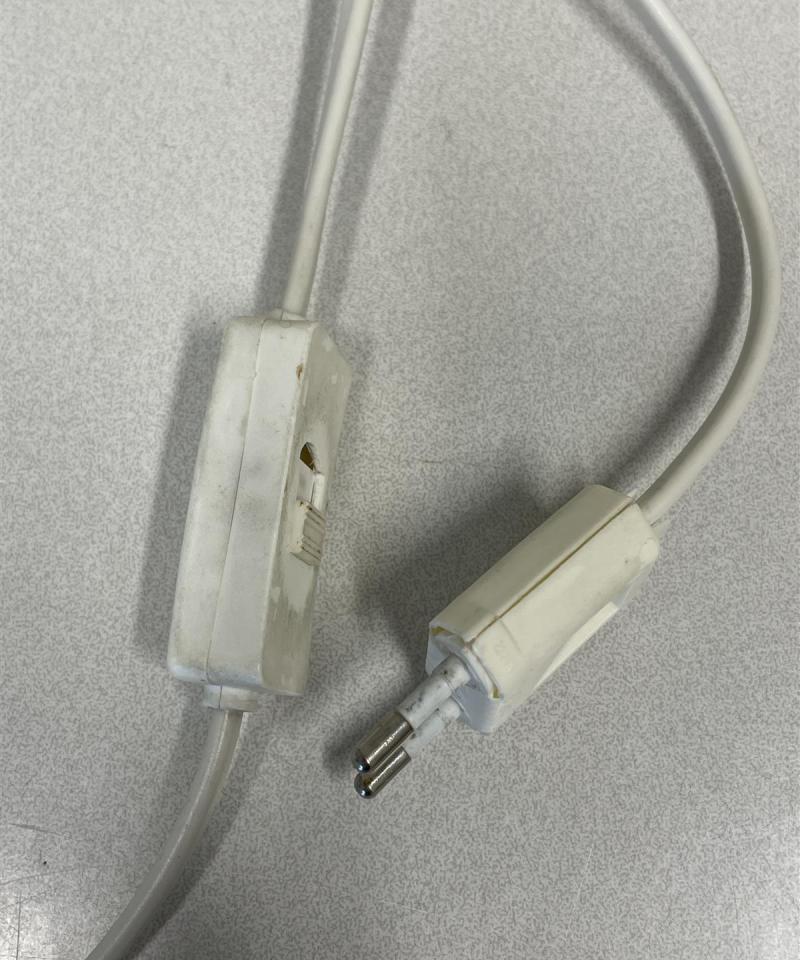 Kristallikoristeinen seinävalaisin