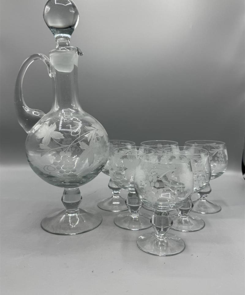 Vintage karahvi ja lasit, pintahiottu lasi