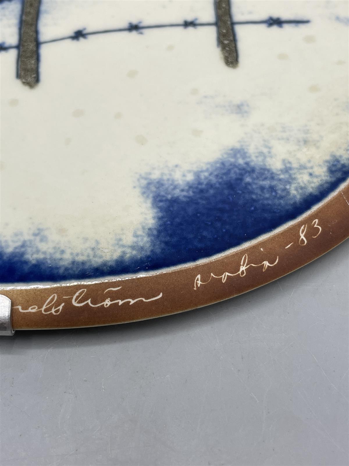 Arabia Varpunen seinälaatta, Heljä Liukko-Sundström