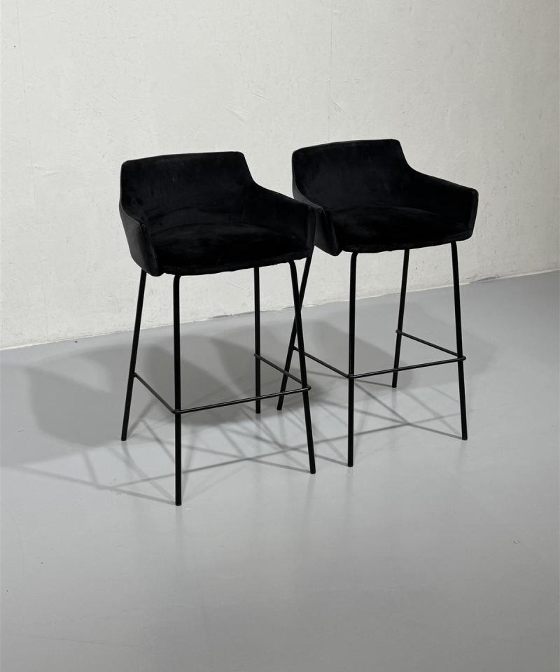 Baarituolit, mustat (2 kpl)