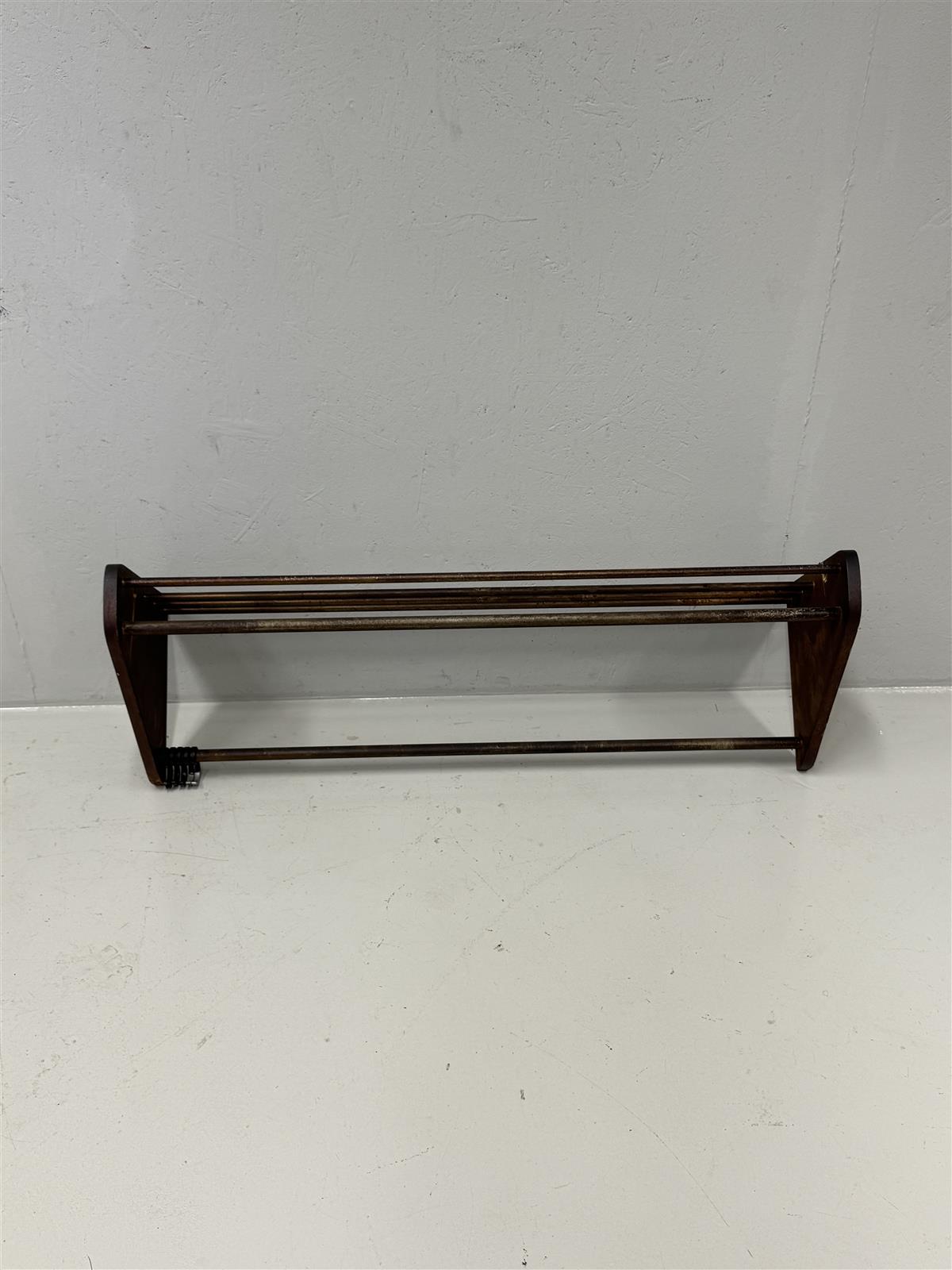 Vintage hattuhylly naulakko