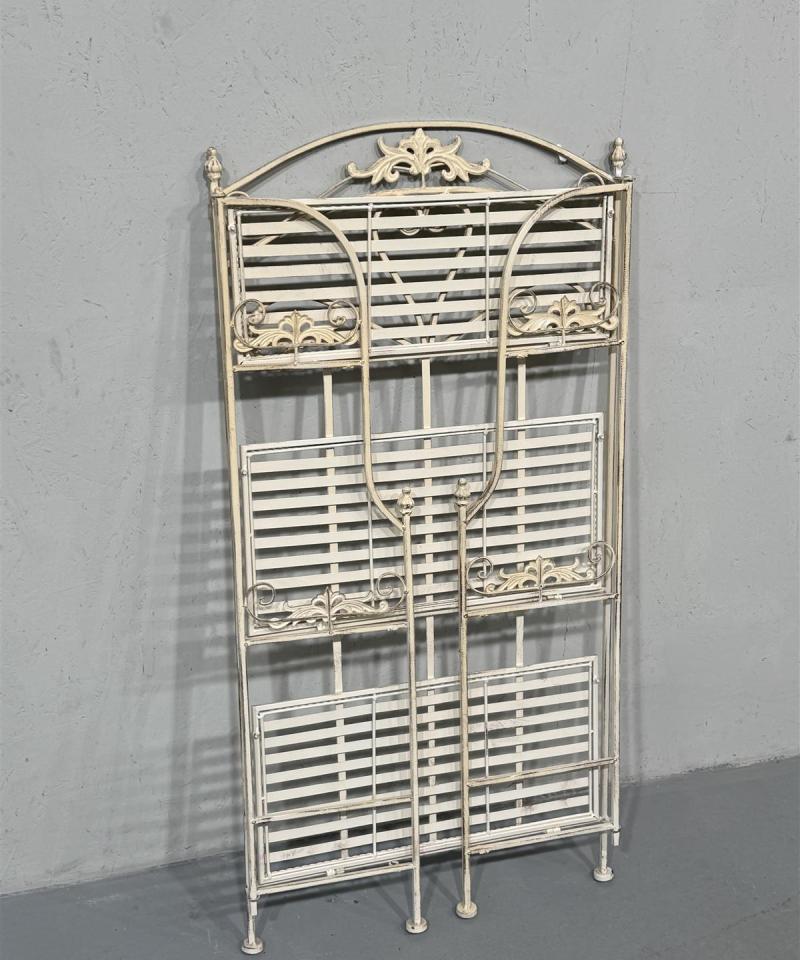 Taitettava metallinen hyllykkö