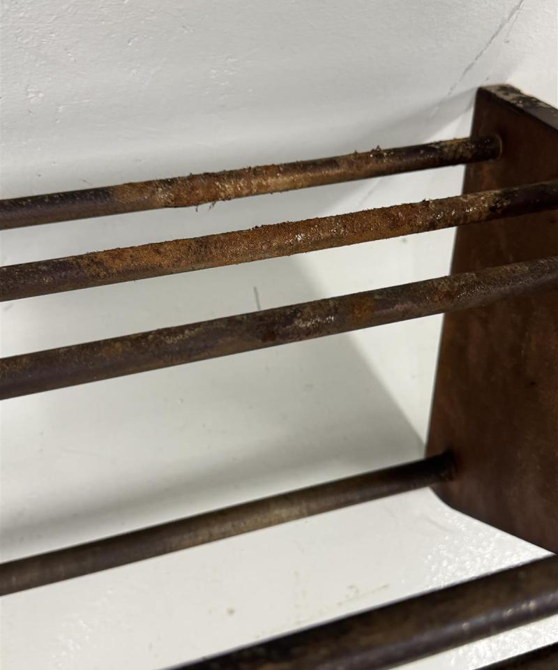 Vintage hattuhylly naulakko