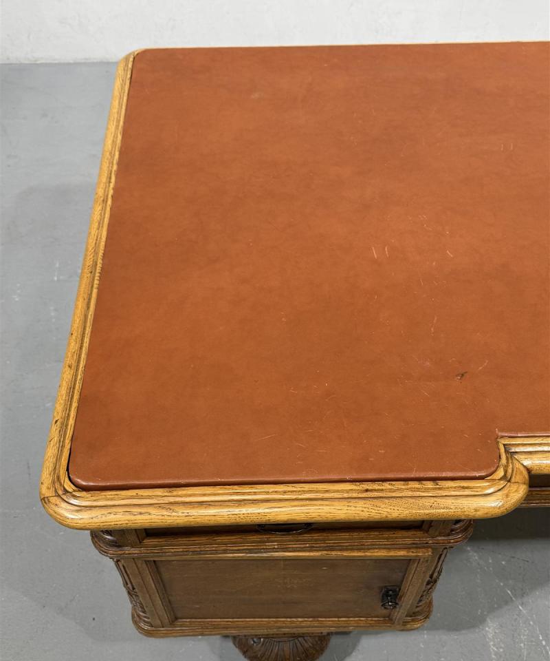 Tammipuu kirjoituspöytä nahkatasolla 184x97