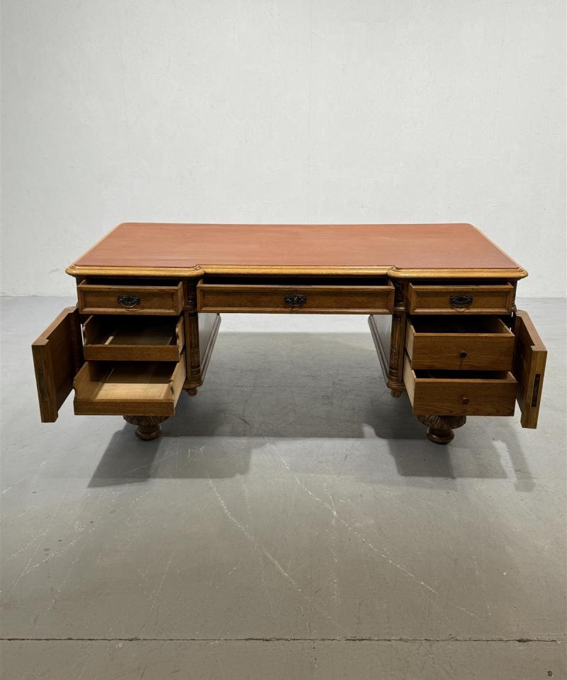 Tammipuu kirjoituspöytä nahkatasolla 184x97