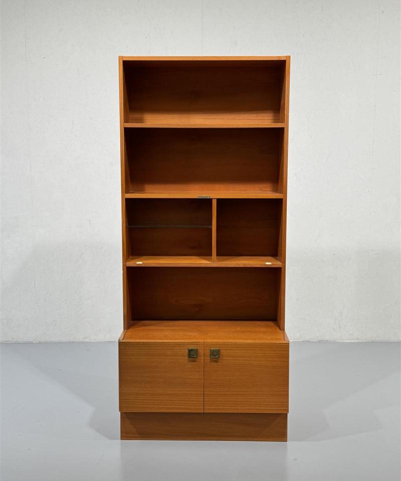 Vintage teak hyllykkö lasitaso ja alakaappi