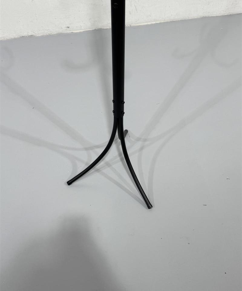 Metallinen naulakko, musta