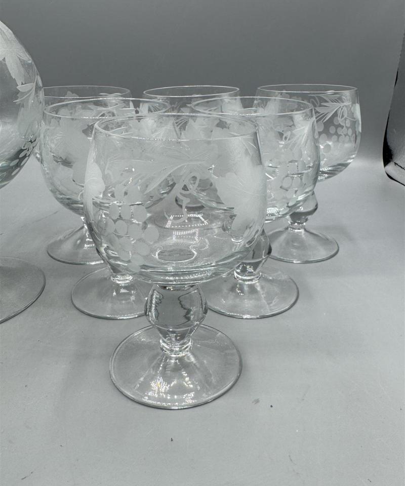 Vintage karahvi ja lasit, pintahiottu lasi