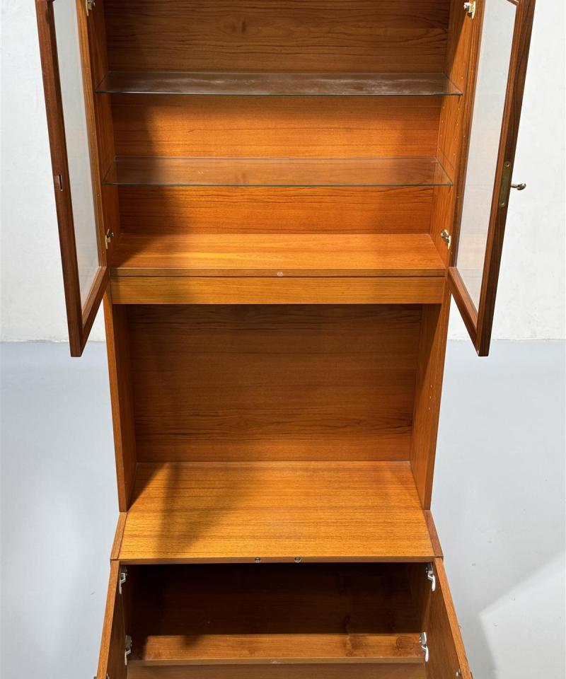 Vintage teak vitriini hyllykkä alakaappi