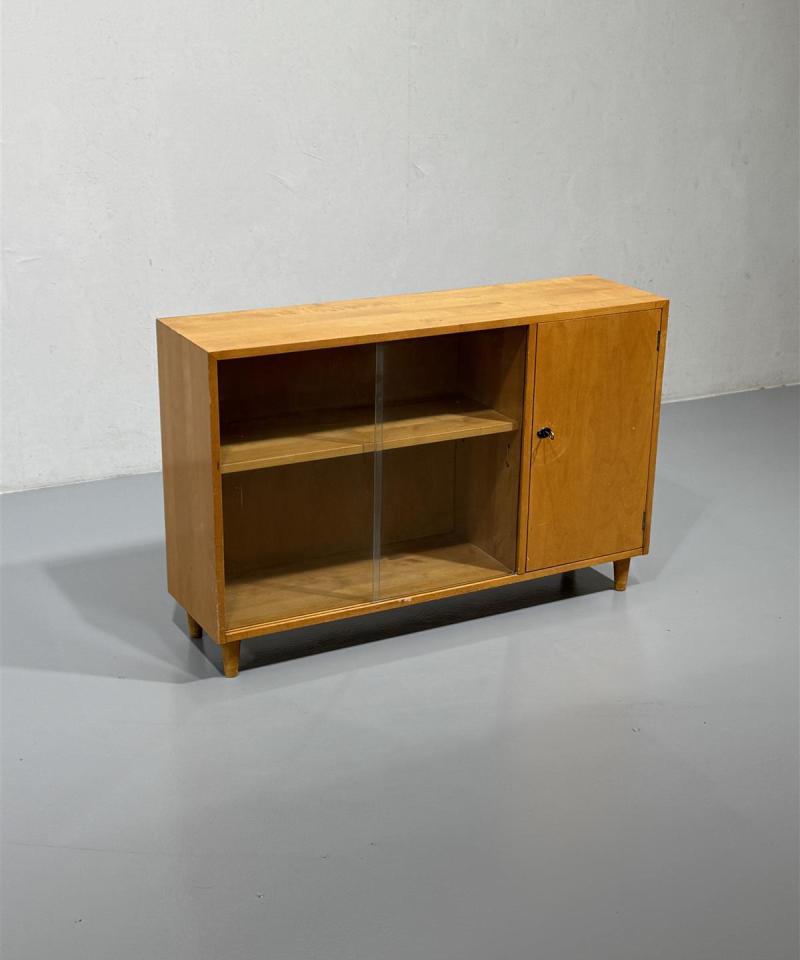 Vintage 60-luku kaappi