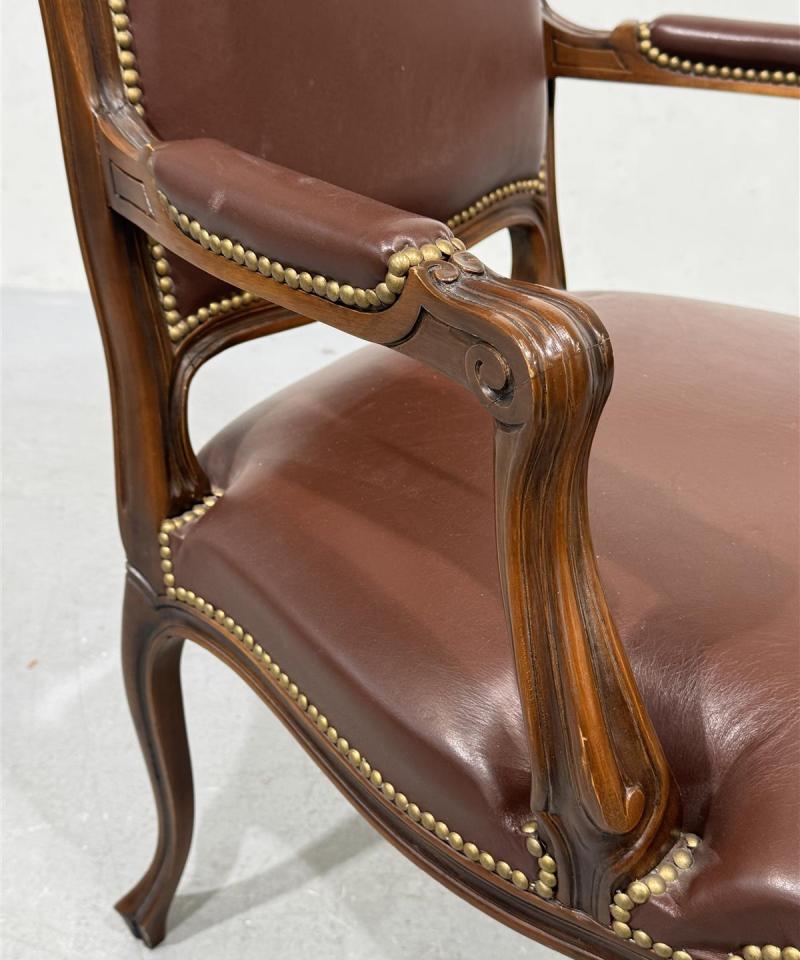 Rokokoo nojatuoli nahkaverhoilu