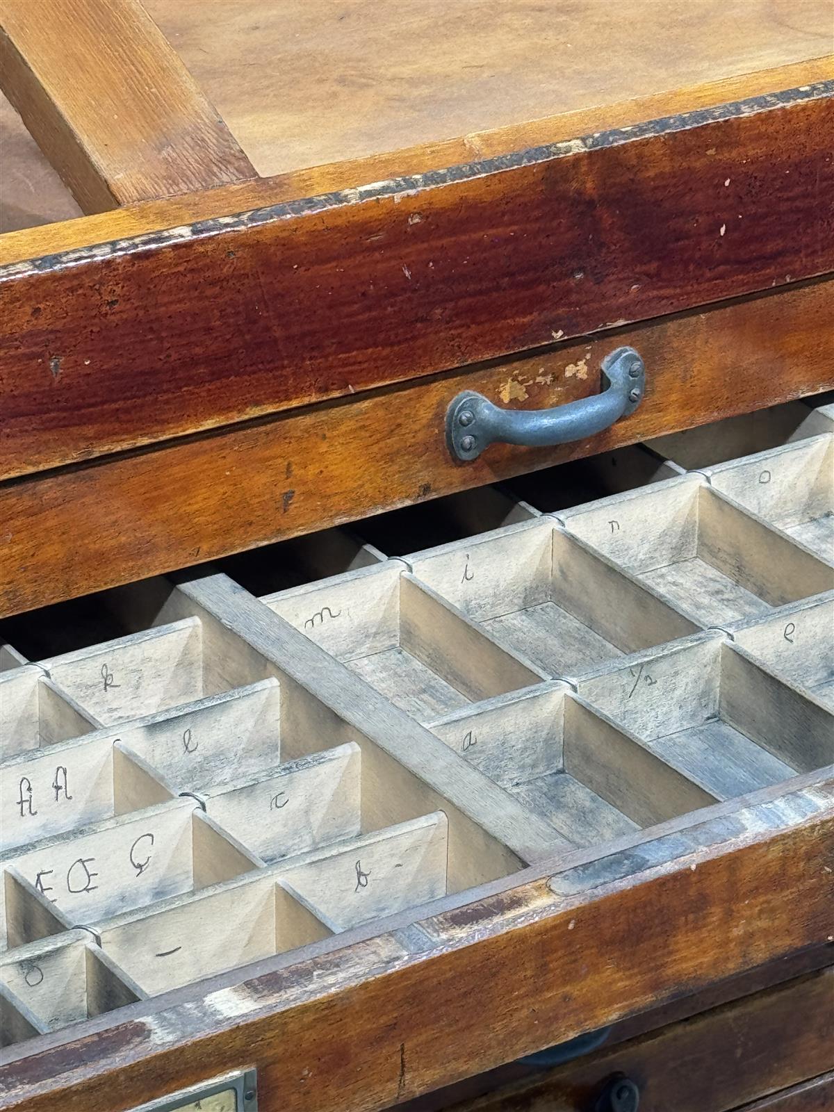 Vintage kirjasinlaatikosto