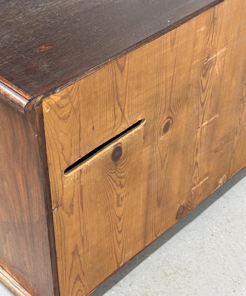 TV-taso pyörillä 83x52