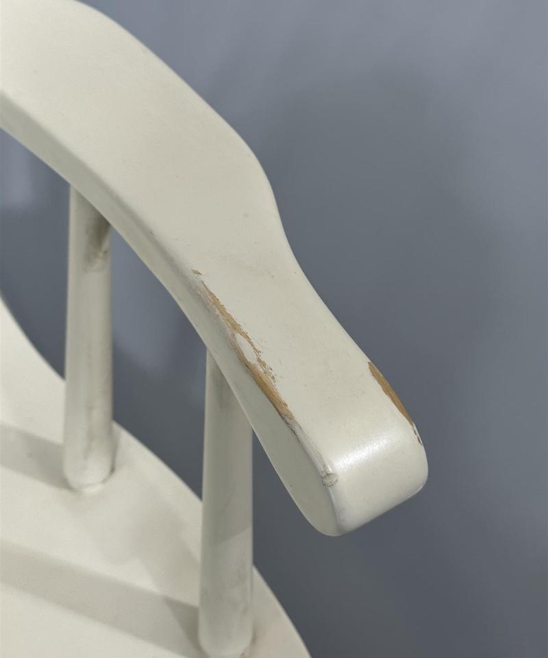 Urjalan keinutuoli, valkoinen