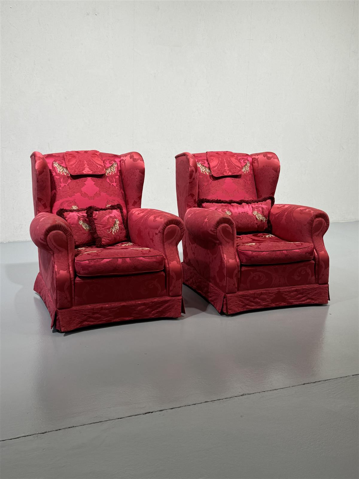 Vintage "Tiikeri" nojatuolit, punaiset (2 kpl)