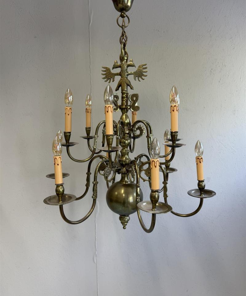 Massiivinen messinkinen kattokruunu 12 valaisinpistettä