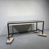 Massiivinen metallirunkoinen 250cm pöytä, messinki kansi