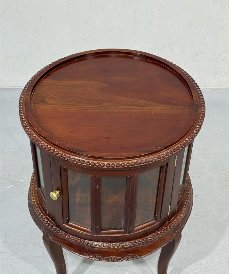 Baarikaappi vitriini pyöreä