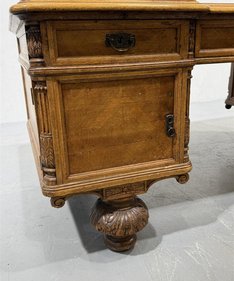 Tammipuu kirjoituspöytä nahkatasolla 184x97