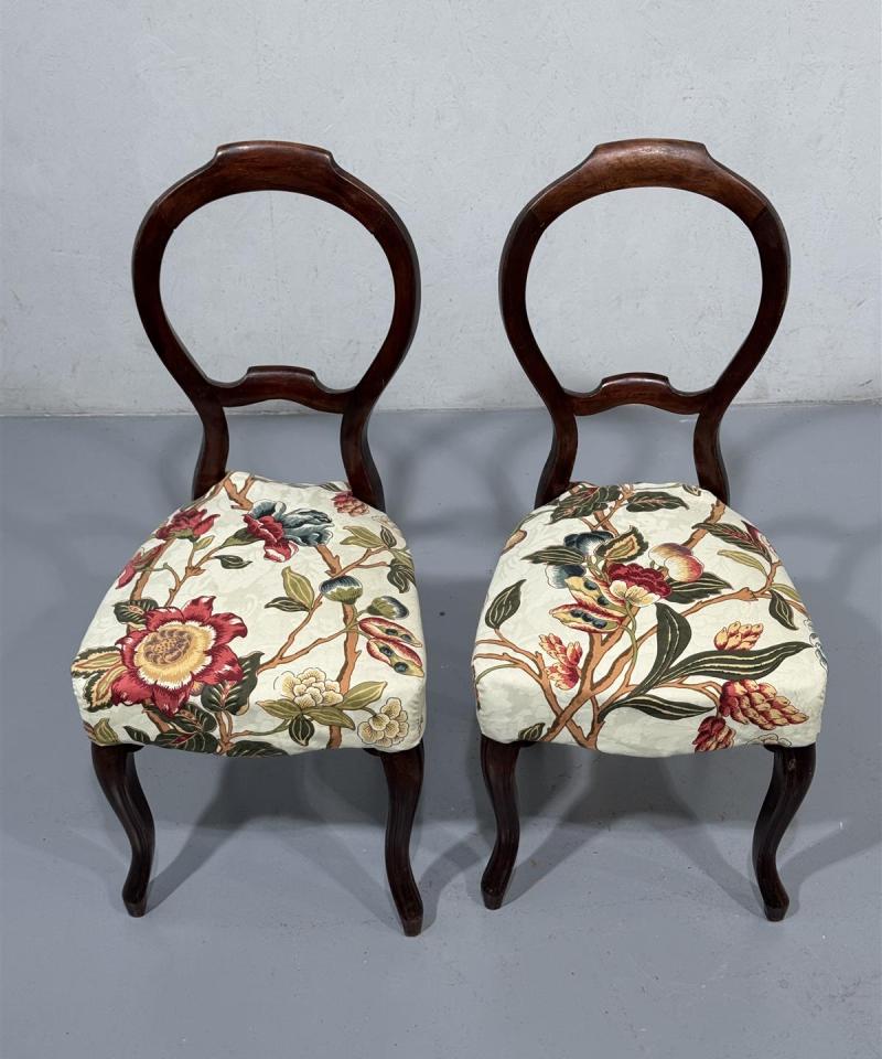 Vintage rokokoo tuolit (2 kpl) kangasverhoilulla
