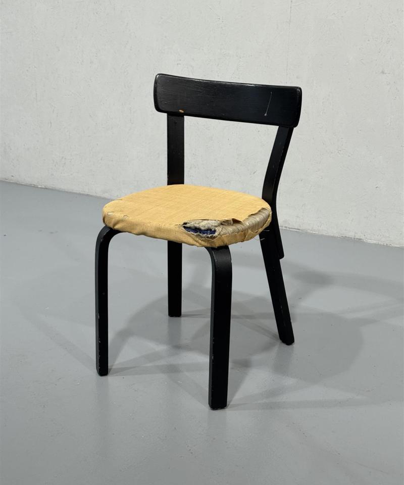 Alvar Aalto 69 tuoli musta entisöitäväksi