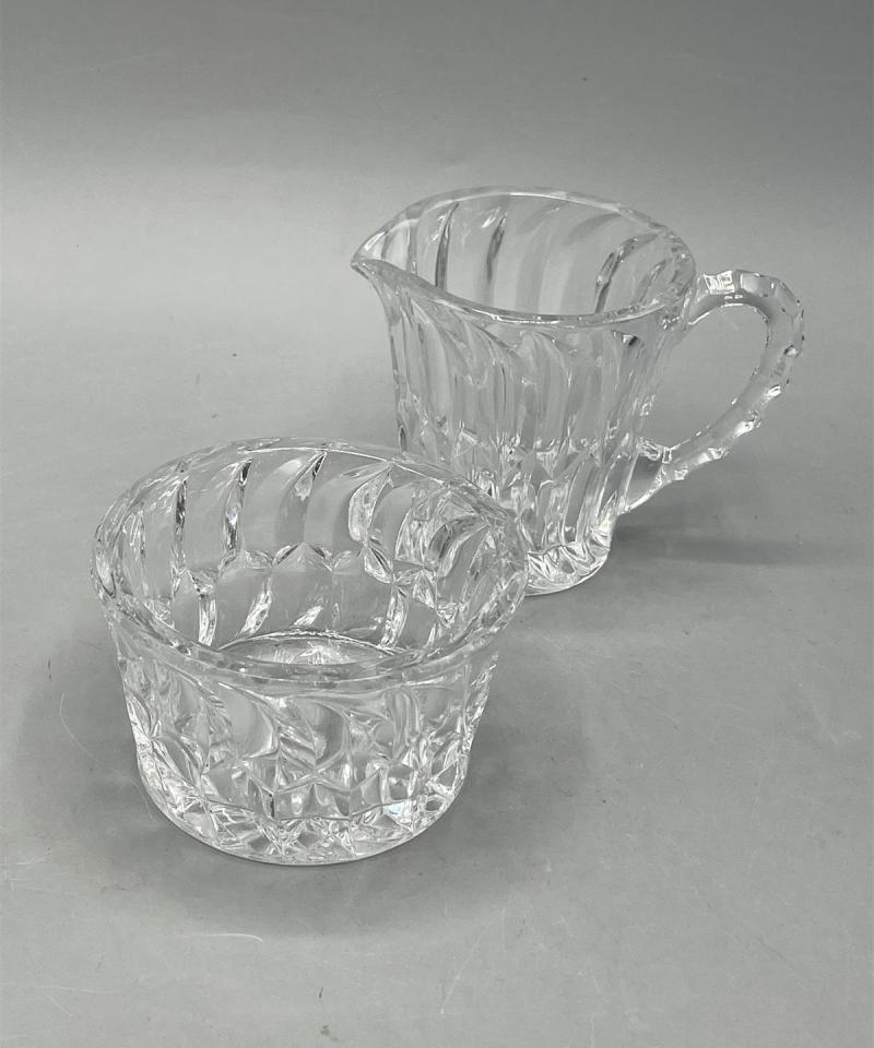 Lasinen kermakko ja sokerikko