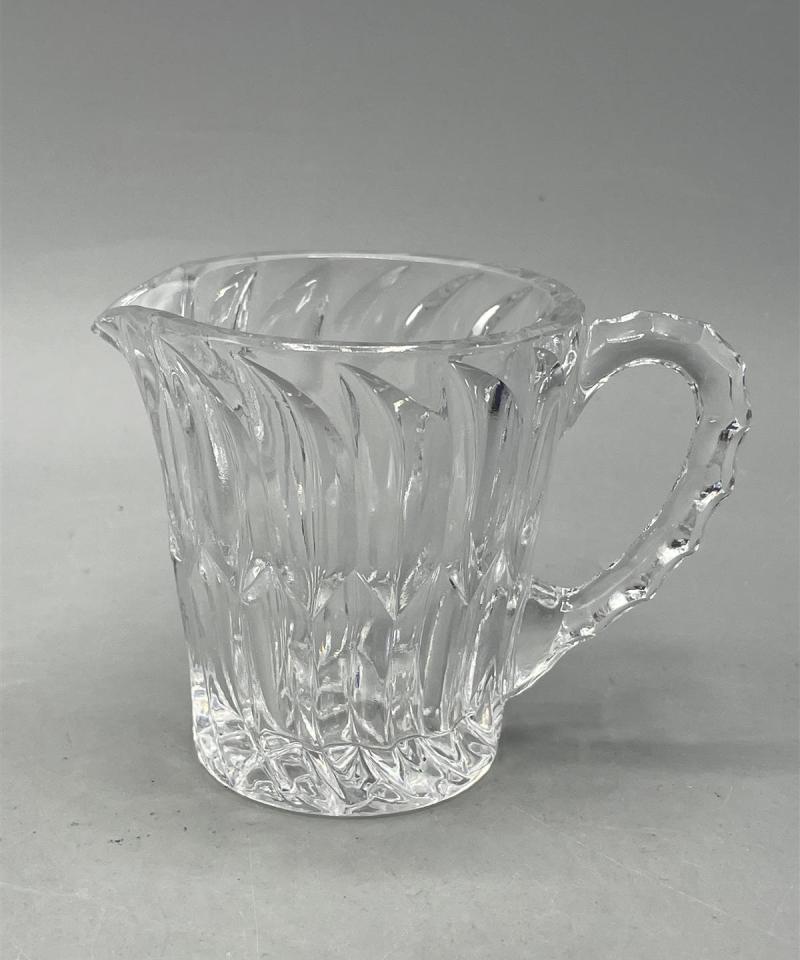 Lasinen kermakko ja sokerikko