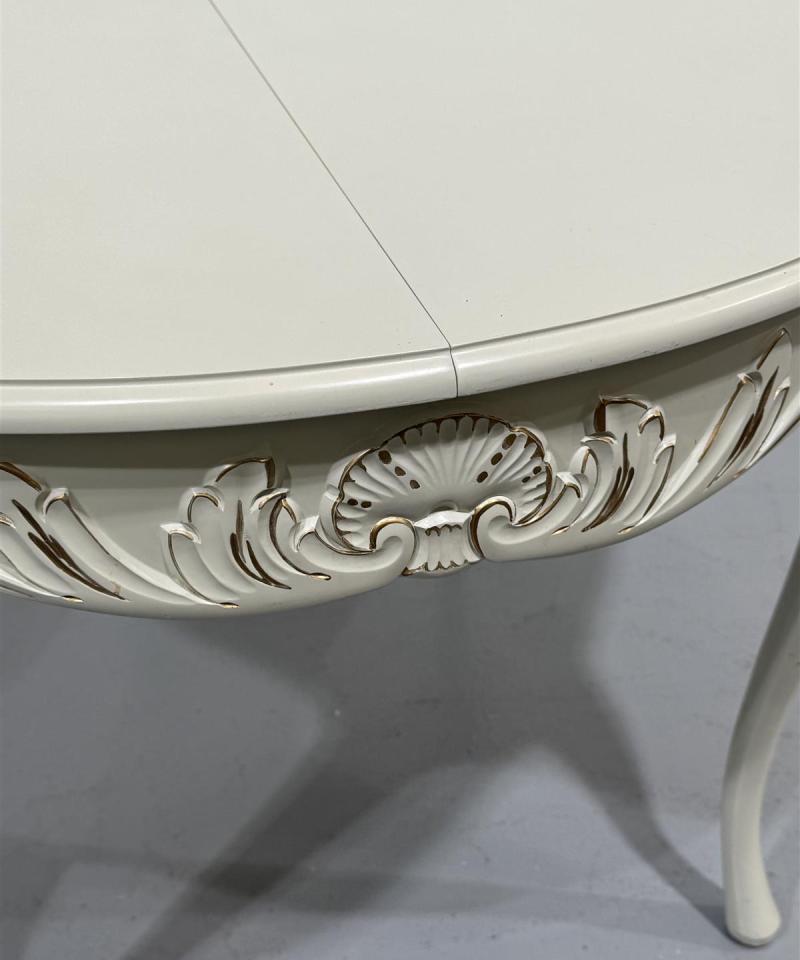 Talonpoikaisrokokoo ruokapöytä jatkettava