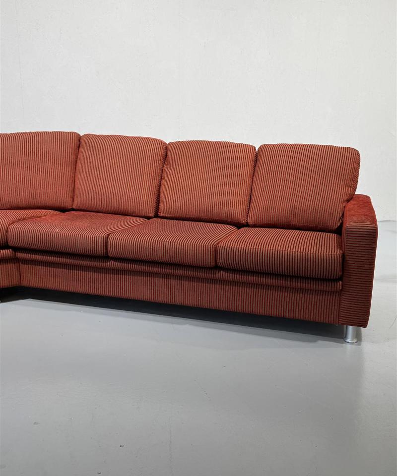 Laulumaa kulmasohva punainen