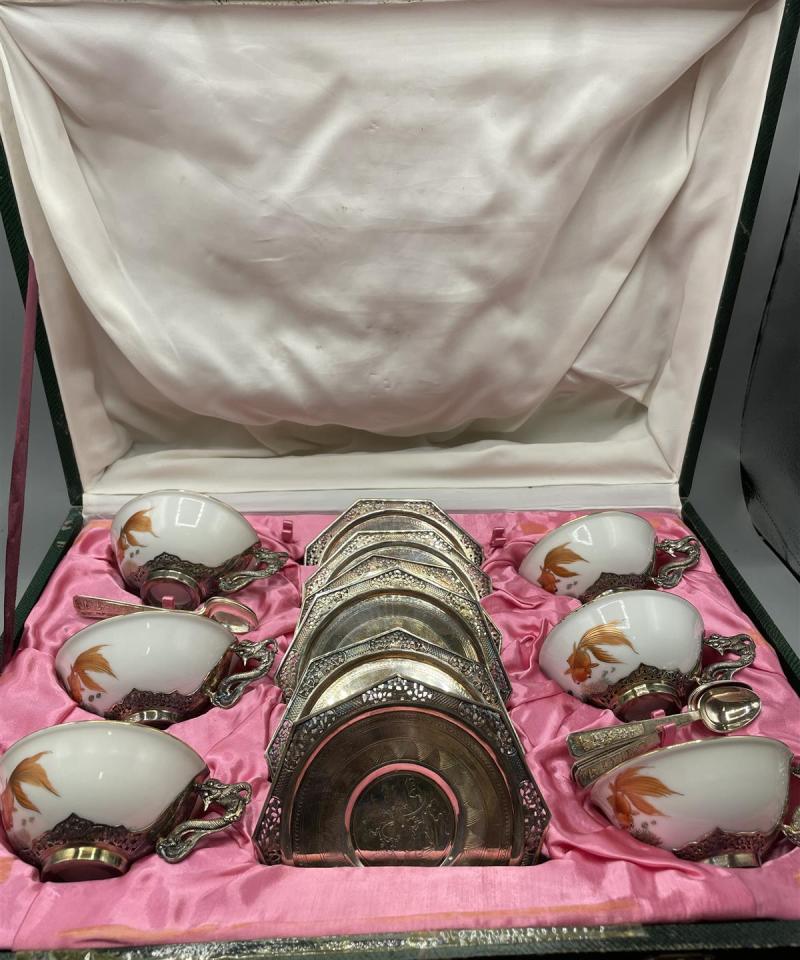 Vintage teekuppisetti posliini ja hopea