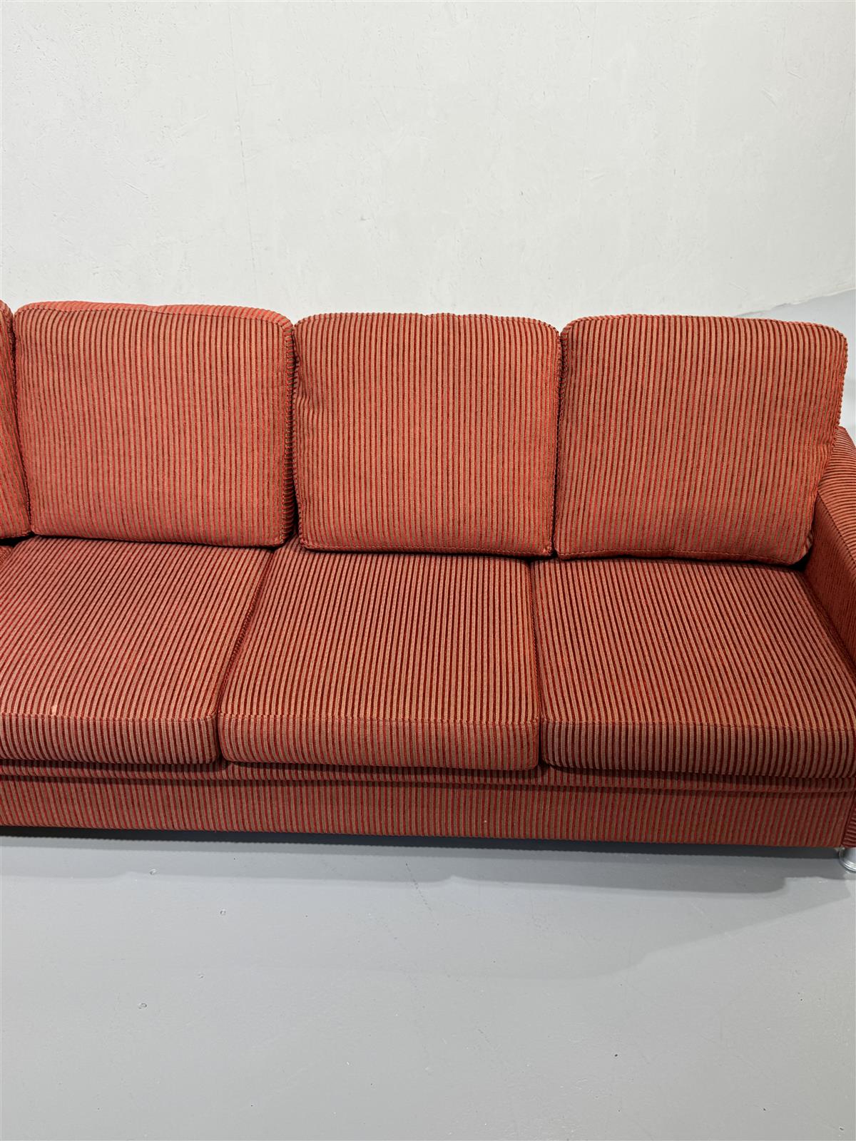 Laulumaa kulmasohva punainen