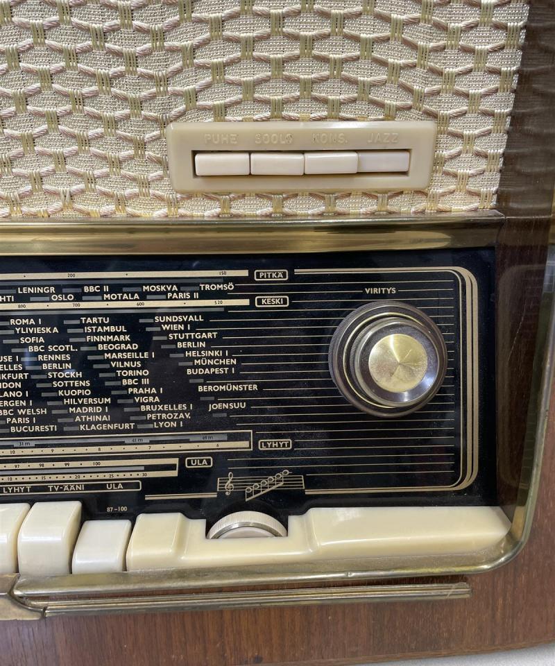 Vintage Celeston Royal radio